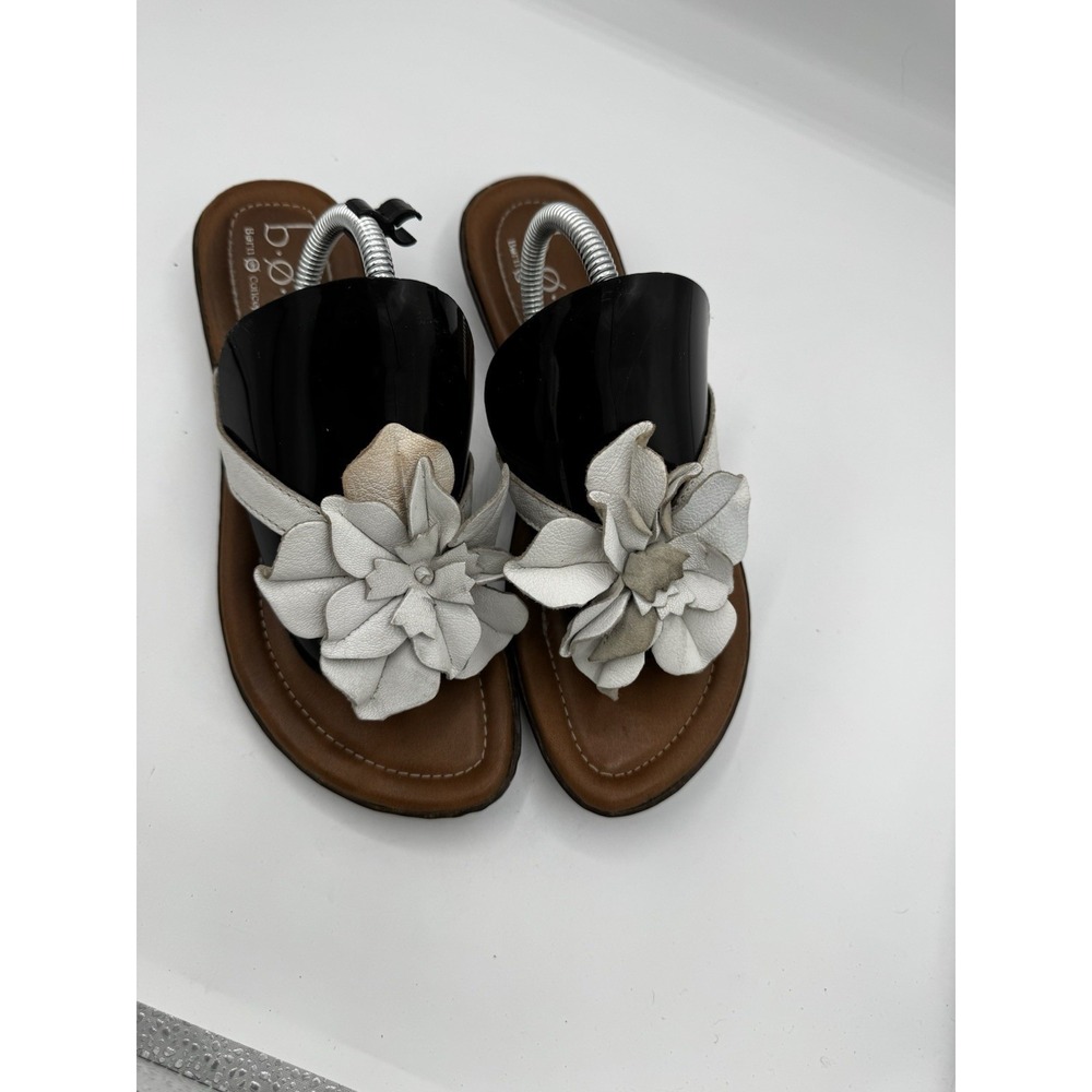 Born Concept White Women Sandals  with Large Flowers Size 8 EUC SB14